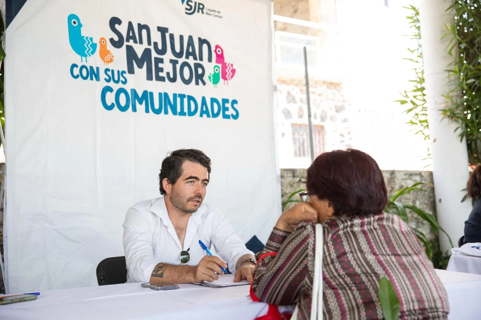 Trabajo "mata grilla"; Roberto Cabrera intensifica contacto social en SJR