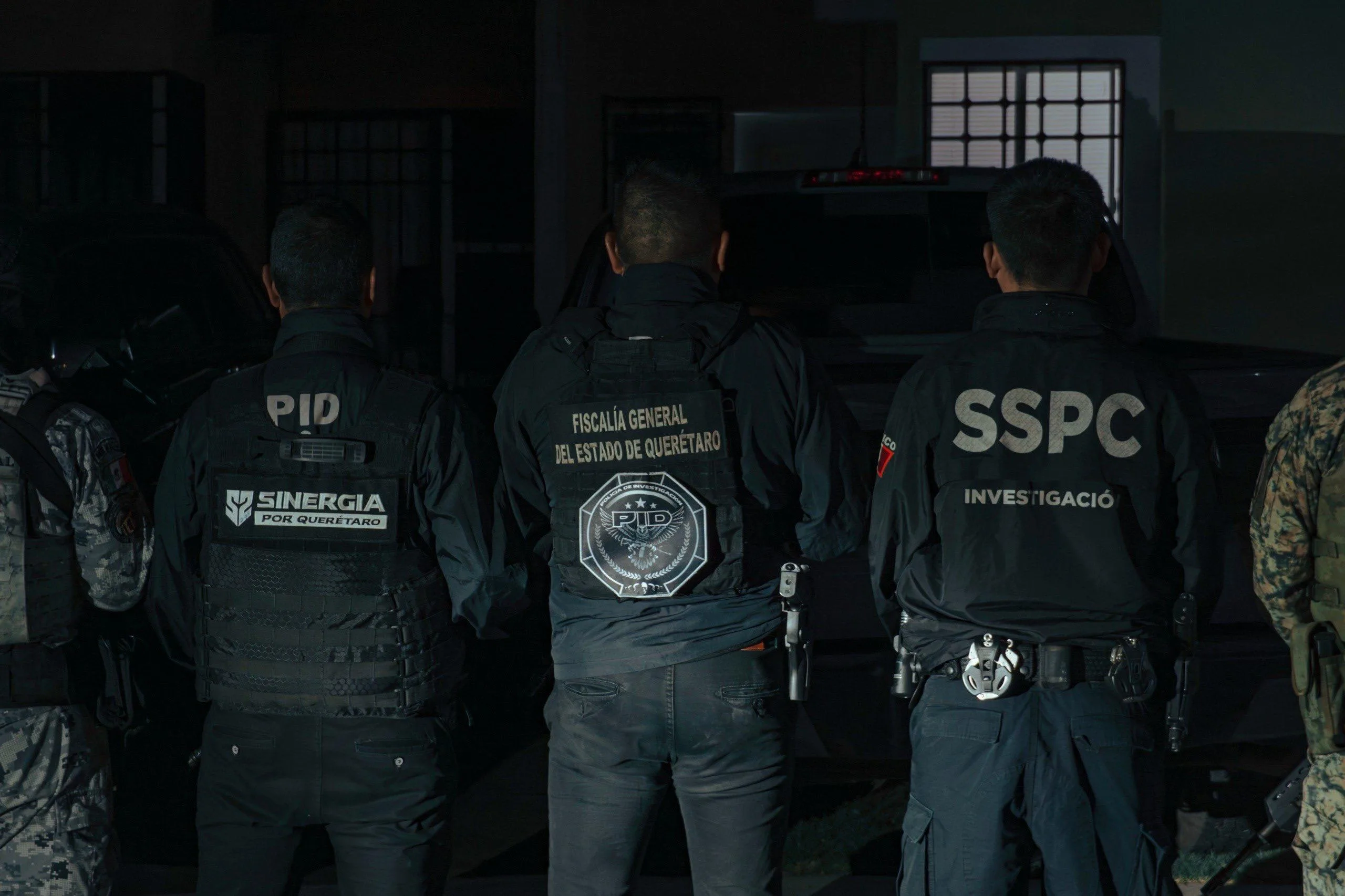 Extirpan potente célula huachicolera establecida en Querétaro y Corregidora; hay 20 personas detenidas.