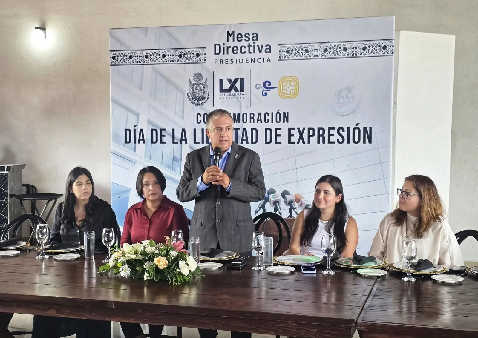 Diputados celebran con Reporteros y Periodistas de Querétaro; Día de la Libertad de Expresión.