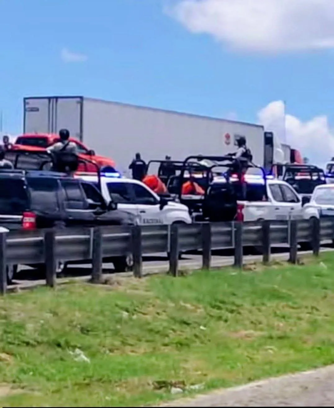 Eran secuestradores; los delincuentes interceptados ayer en la Mex-Qro, a la altura de SJR.