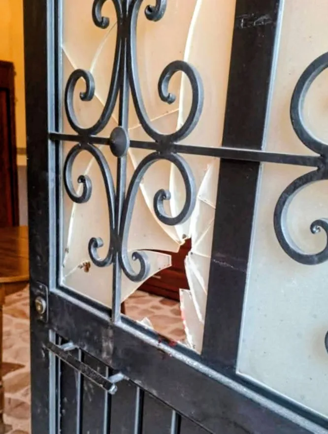 Captan a sujeto haciendo desmanes en Templo Parroquial, de SJR; rompió un vidrio e ingresó a la Sacristía.