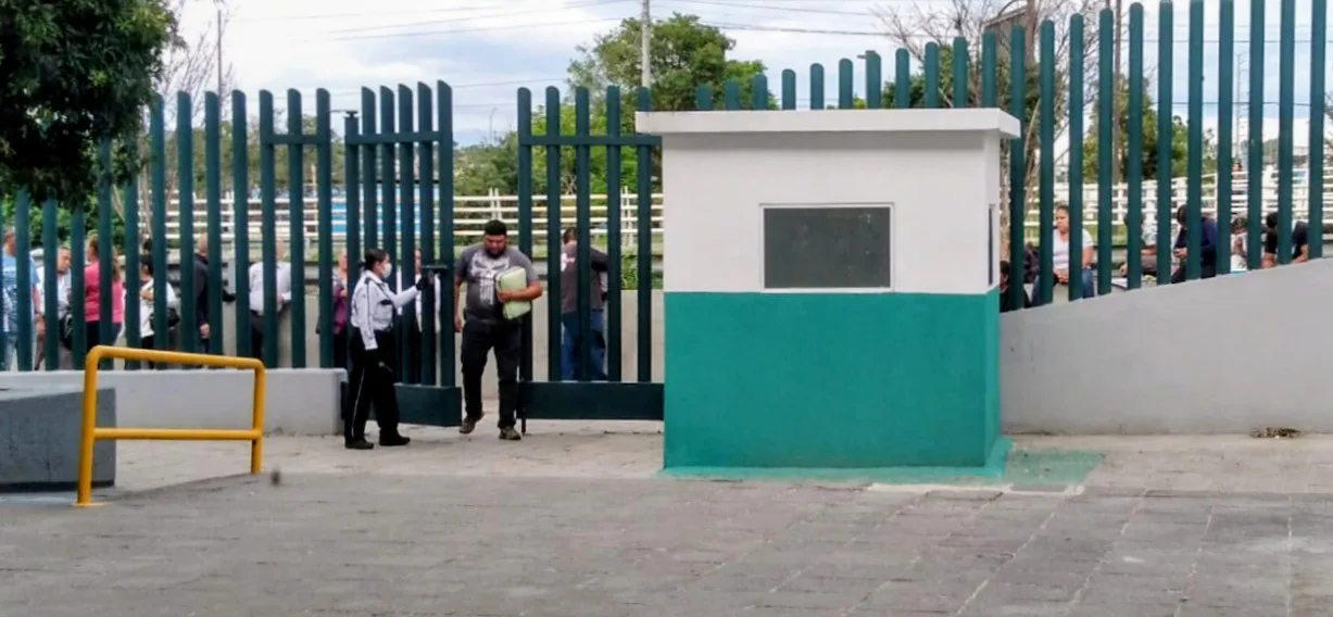Se acumulan quejas por trato indigno a familiares de pacientes del IMSS; en SJR.