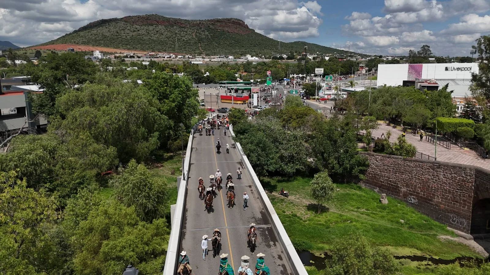 Mil 600 Jinetes participaron en Cabalgata de la Amistad; así arrancó la Feria SJR 2026 con más de 3 mil asistentes.