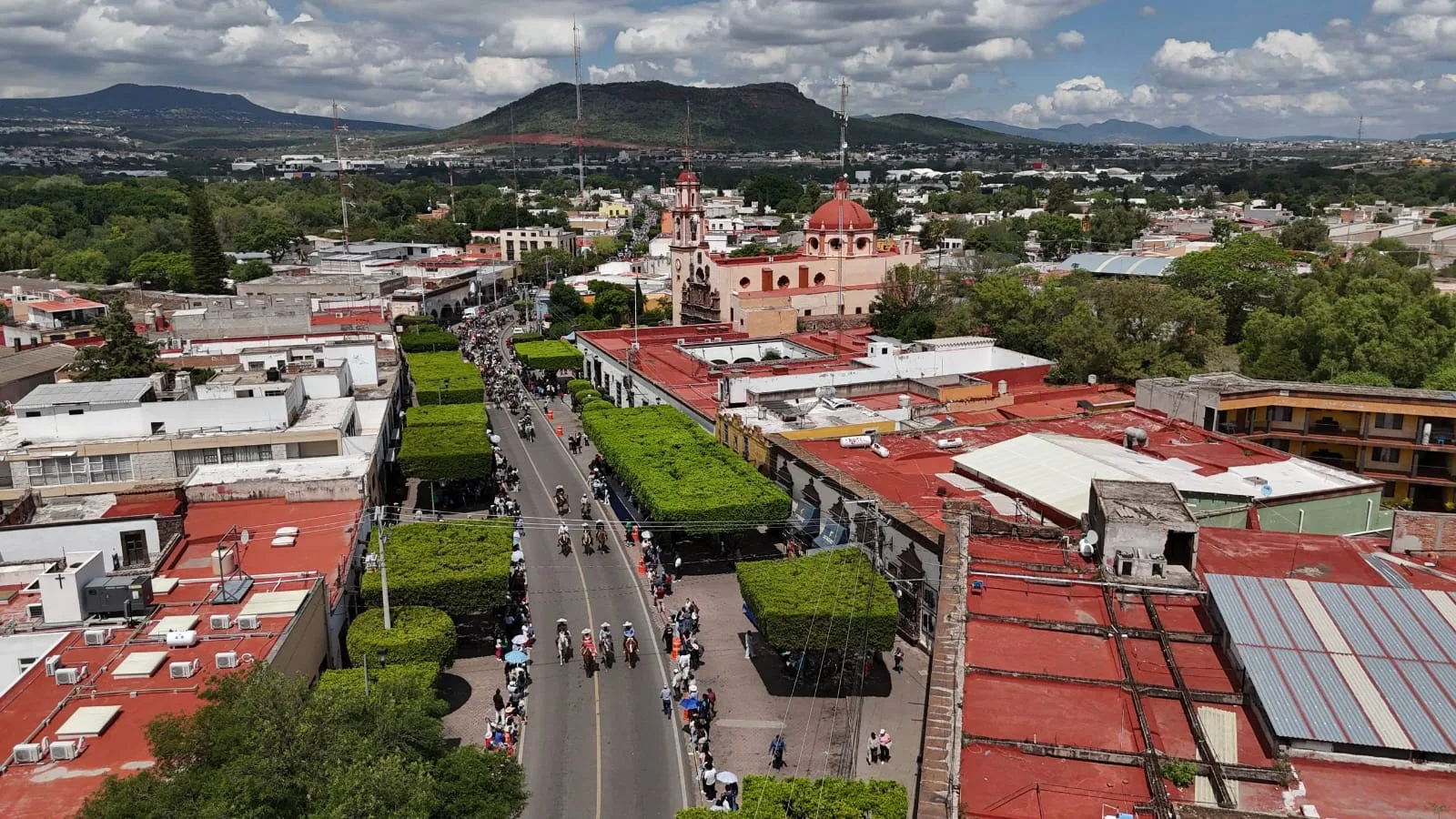 Mil 600 Jinetes participaron en Cabalgata de la Amistad; así arrancó la Feria SJR 2026 con más de 3 mil asistentes.