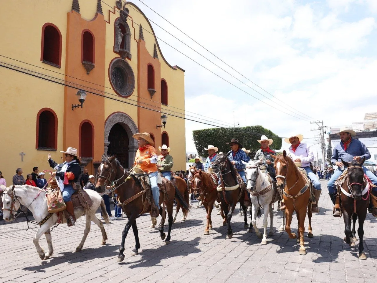Mil 600 Jinetes participaron en Cabalgata de la Amistad; así arrancó la Feria SJR 2026 con más de 3 mil asistentes.