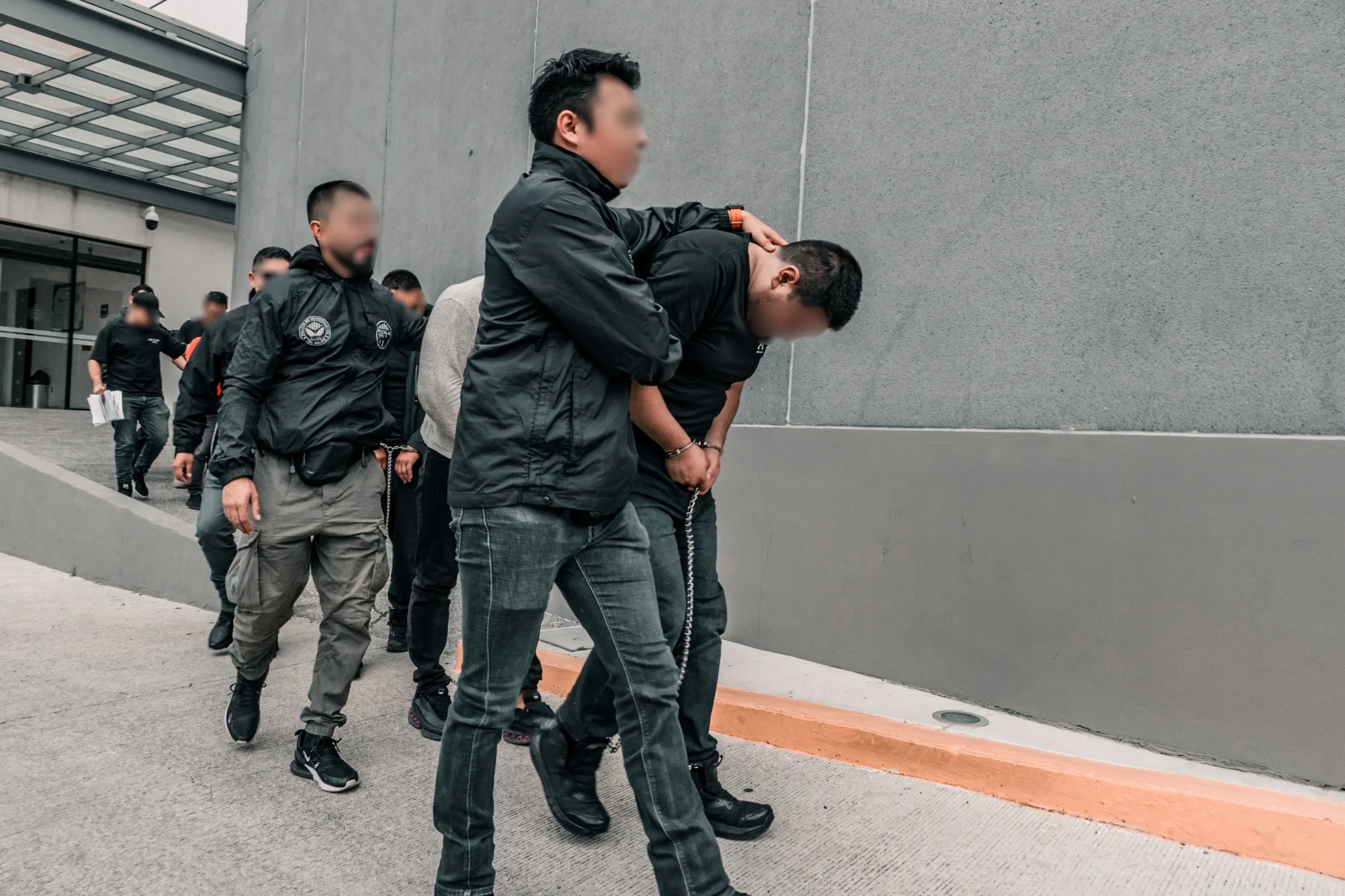 Procesan a los 7 individuos que intentaron secuestrar una mujer en Colón y que fueron interceptados y detenidos en SJR.