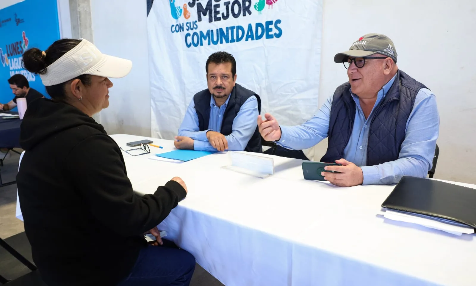 Gobierno Municipal de San Juan del Río atiende a ciudadanos con el Programa “Lunes en Laguna de Vaquerías”.