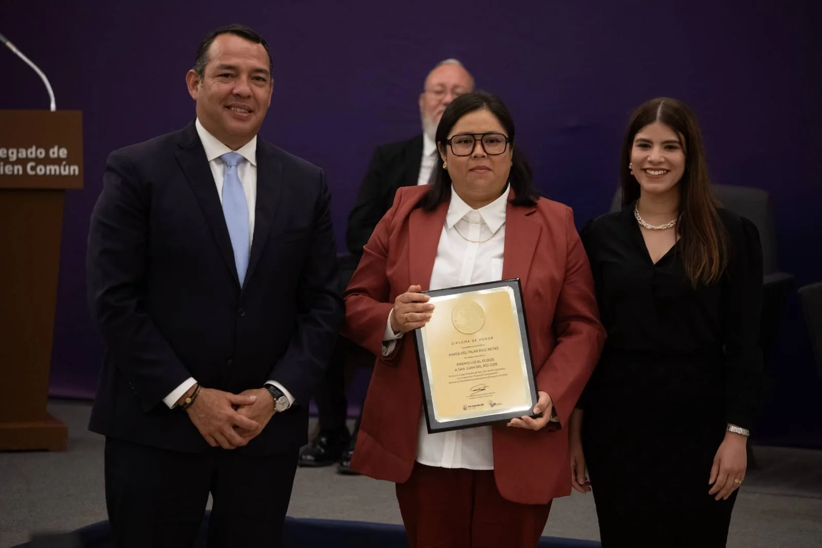 Encabezan Roberto Cabrera y Gina Sánchez la premiación de los LIV Juegos Florales SJR 2026.