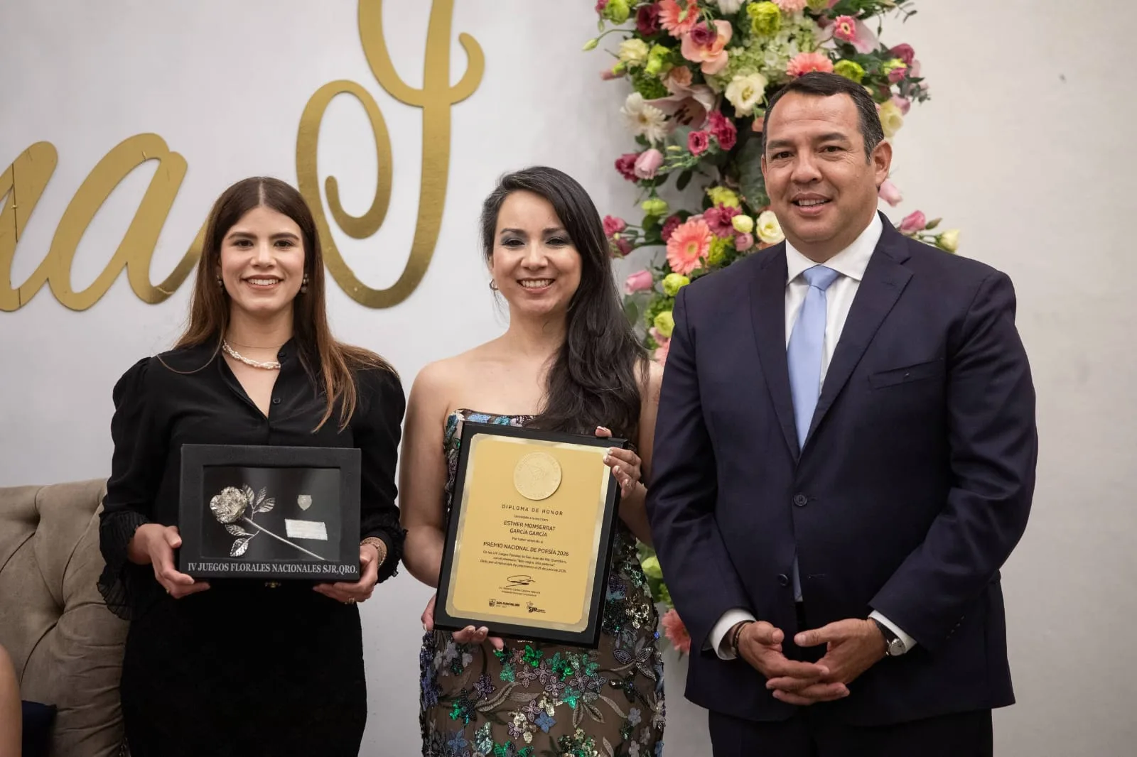 Encabezan Roberto Cabrera y Gina Sánchez la premiación de los LIV Juegos Florales SJR 2026.
