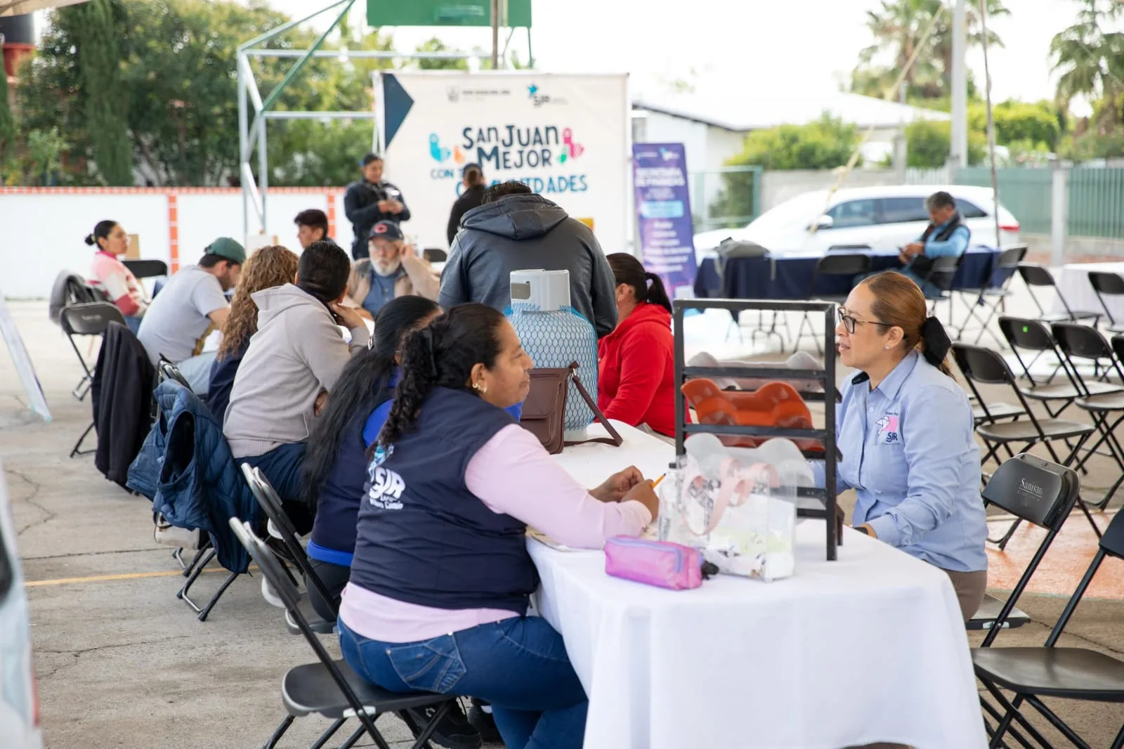 Gobierno Municipal de San Juan del Río atiende a ciudadanos con el Programa “Viernes en Vaquerías.