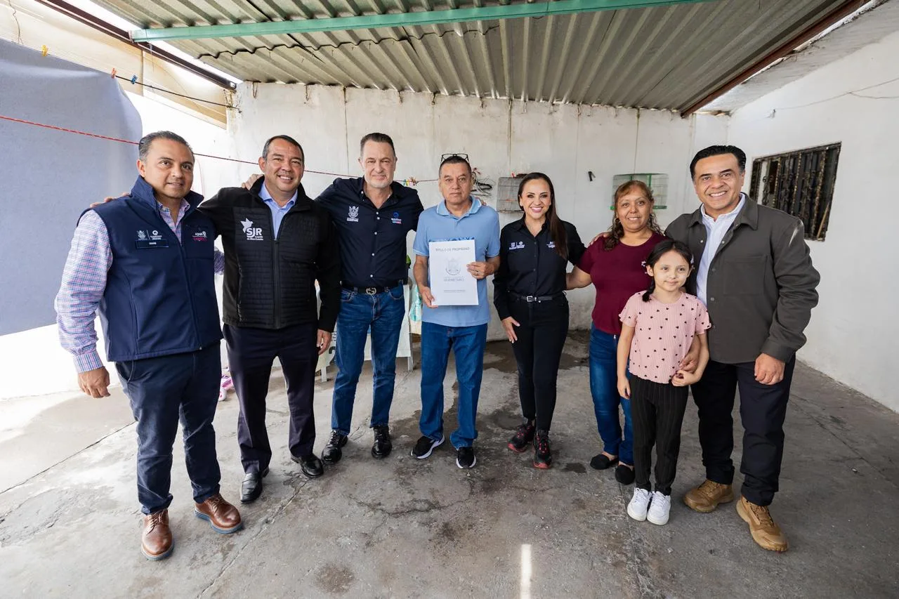 Fortalece Gobierno de Querétaro el patrimonio de familias de SJR con 300 títulos de propiedad.