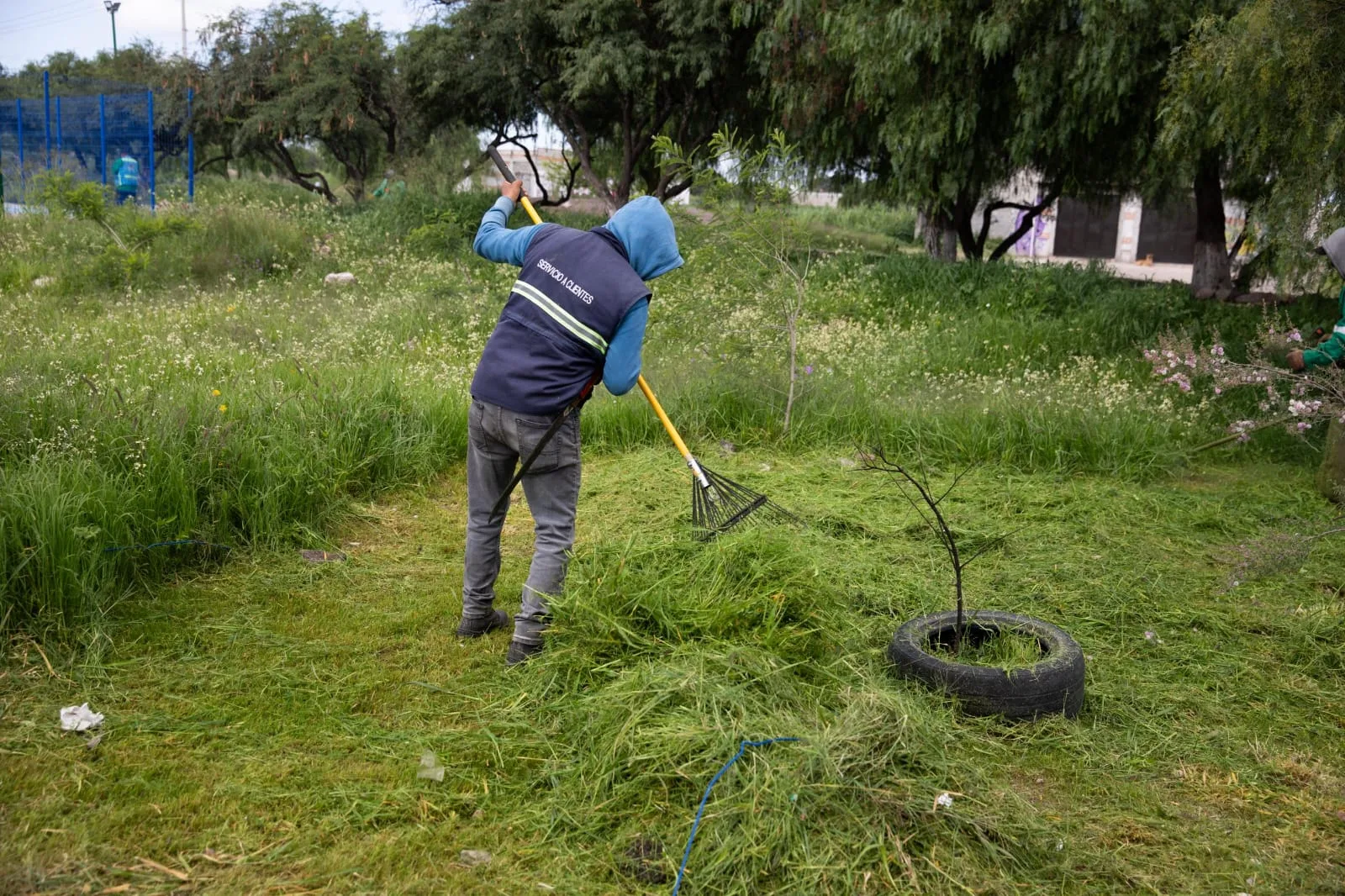 Servicios Públicos Municipales realiza jornada para rehabilitar el Parque Valle Dorado I en zona Oriente.