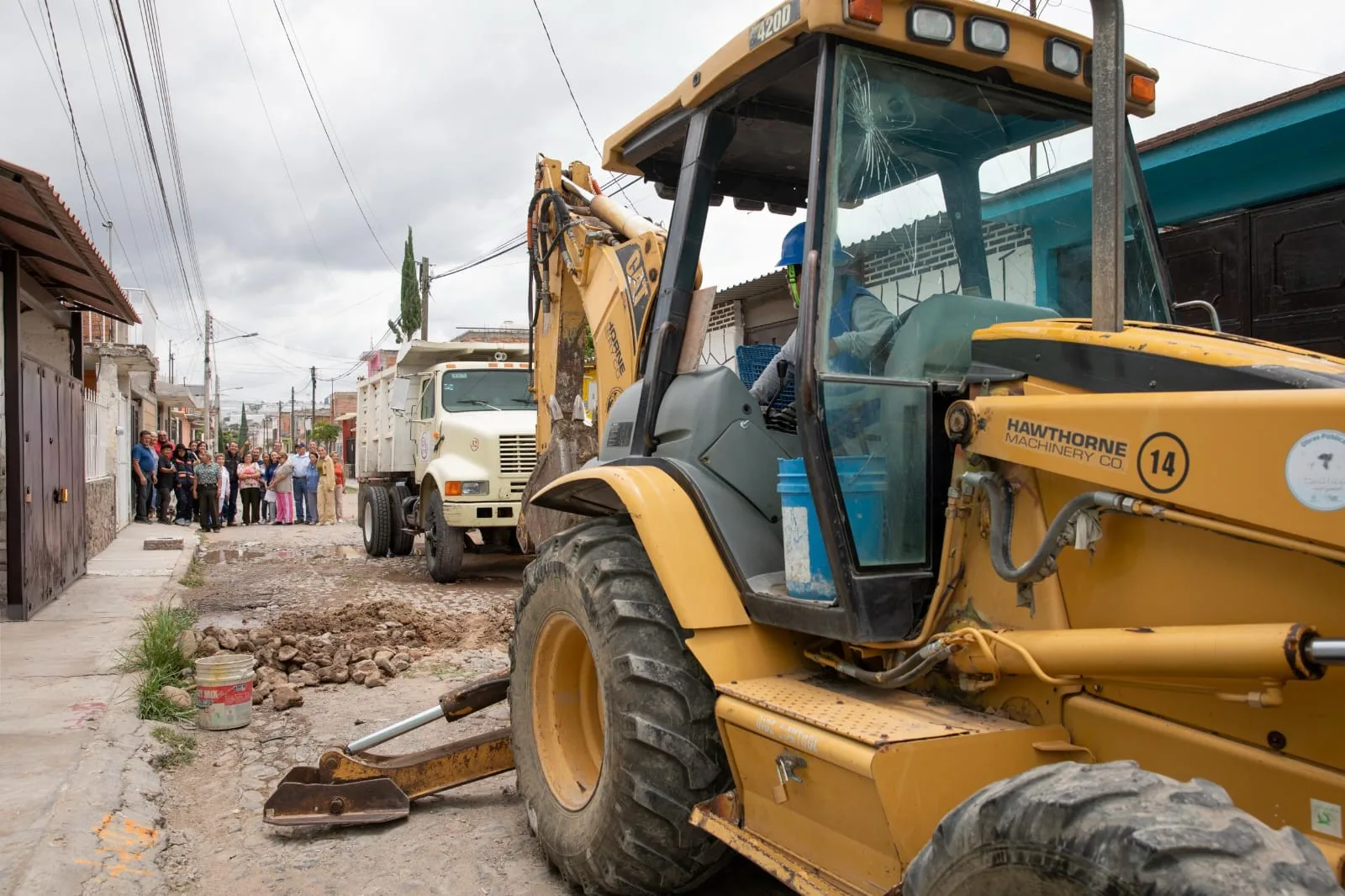 Roberto Cabrera pone en marcha obra para la rehabilitación de calle en colonia Indeco con 3.4 mdp de inversión.