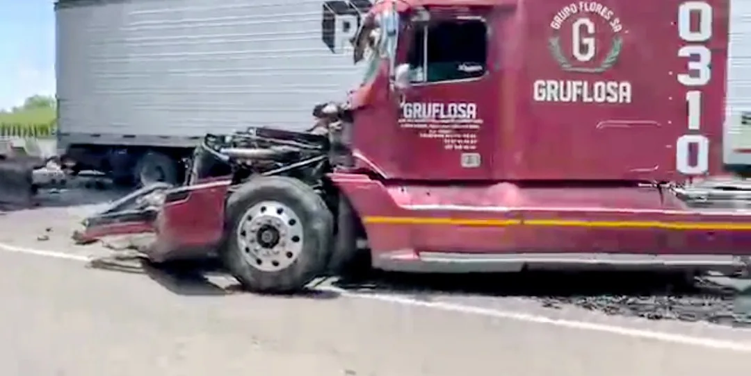 Dos personas lesionadas; tras fuerte accidente en la autopista Mex-Qro, a la altura de SJR.