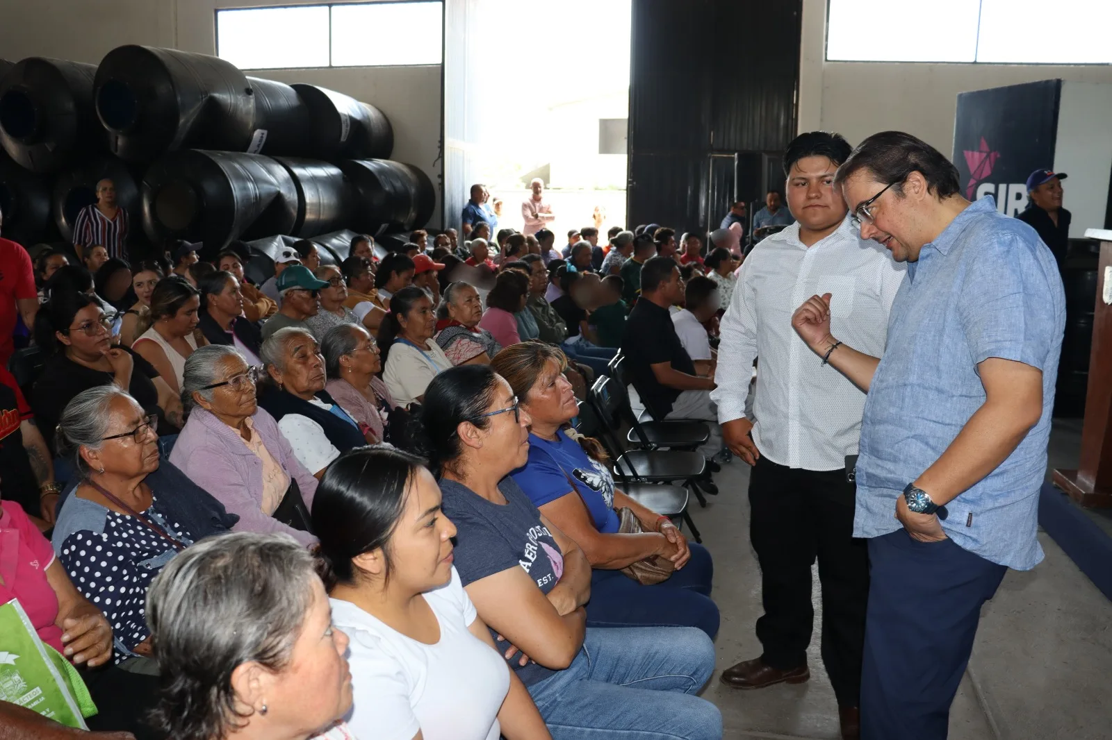 Gestiona Memo Vega Tinacos para las familias Sanjuanenses