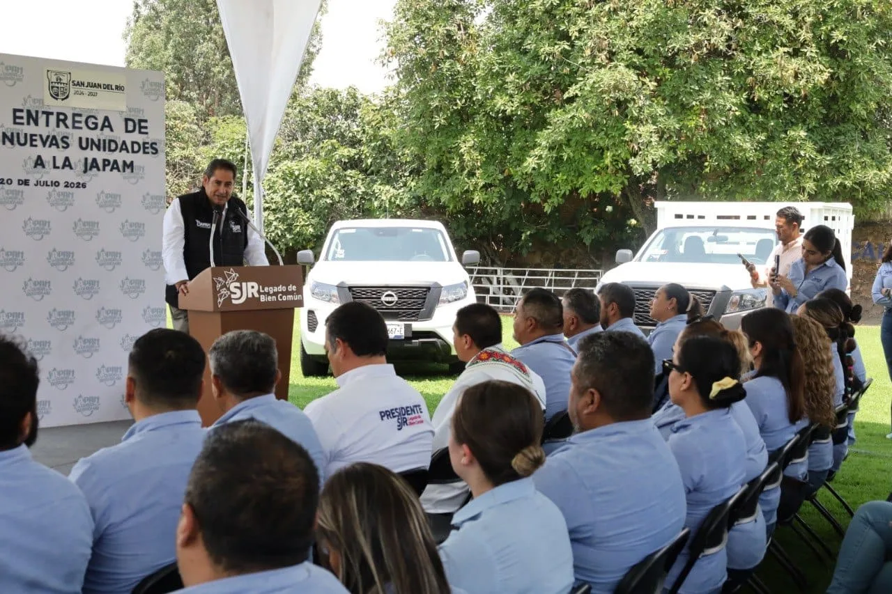 Toño Pérez refuerza  capacidad operativa de la JAPAM; entrega 10 nuevas unidades con una inversión de más de 4 MDP.