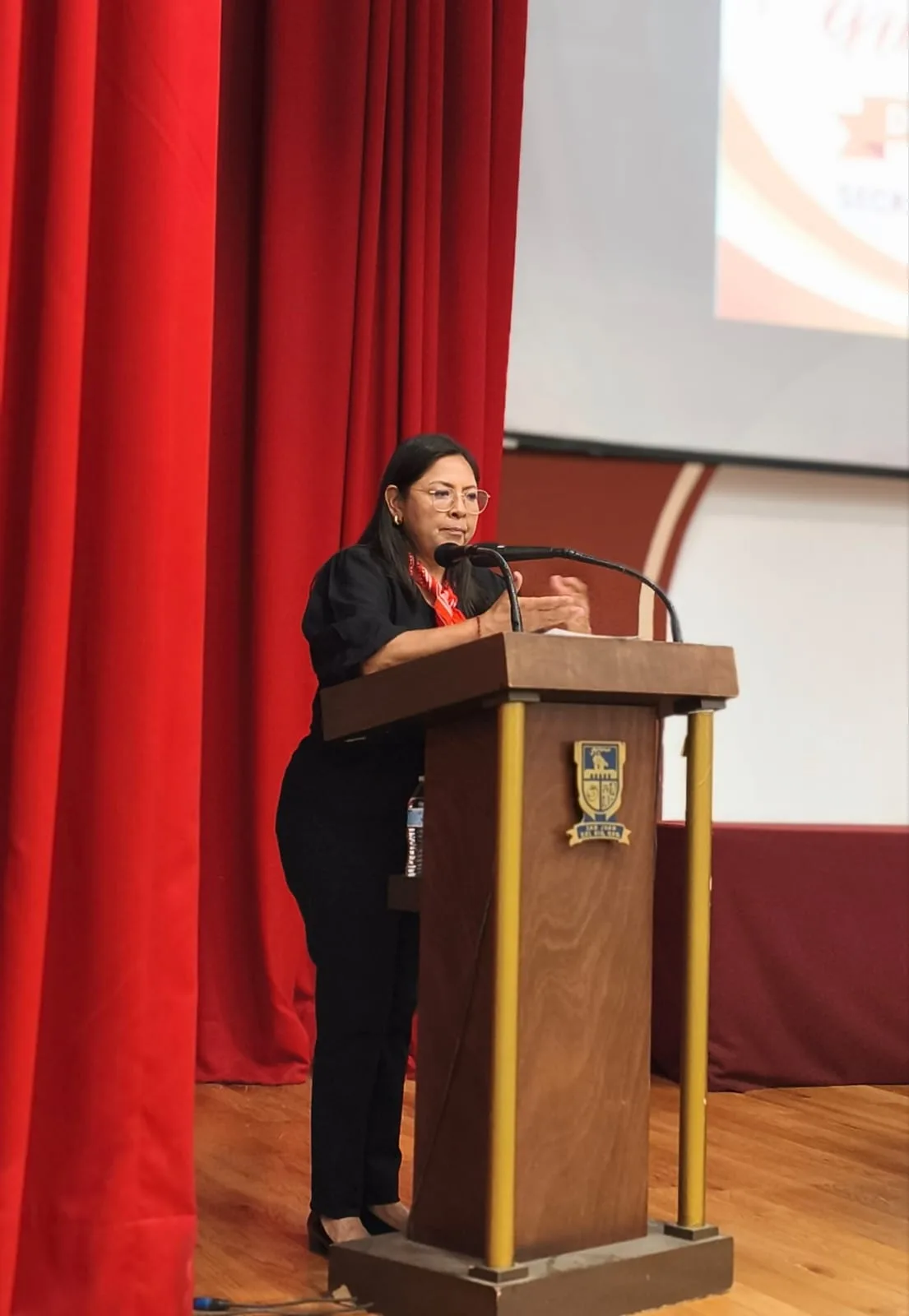 Secretaría de la Mujer entrega cerca de 80 constancias a participantes de programas del primer semestre de 2026.