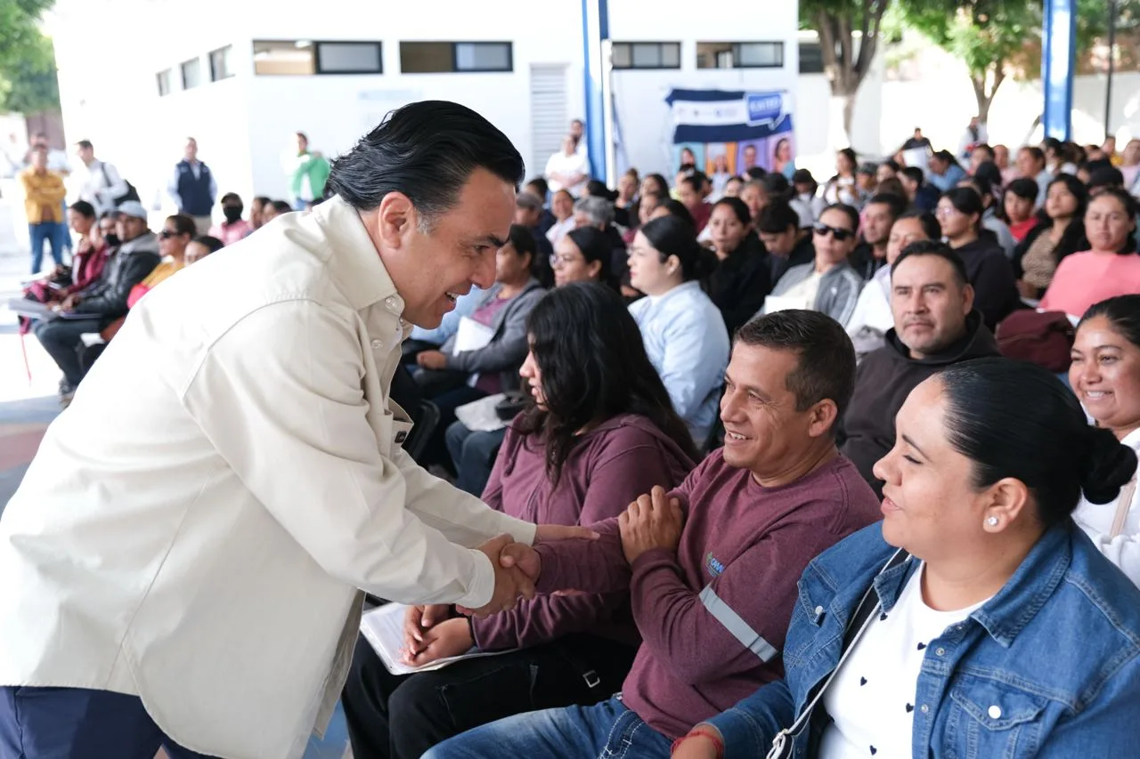 Transporte escolar abre oportunidades para que más estudiantes continúen sus estudios: Luis Nava