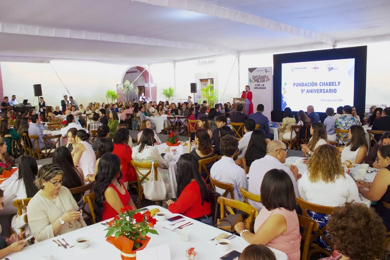 Roberto Cabrera asiste a ceremonia por el 9º Aniversario de Fundación Chabely e Informe de Actividades.