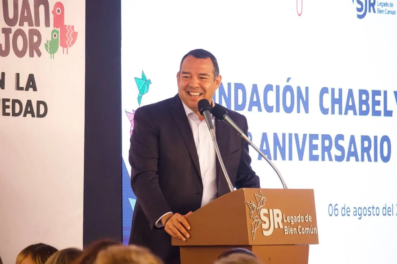 Roberto Cabrera asiste a ceremonia por el 9º Aniversario de Fundación Chabely e Informe de Actividades.