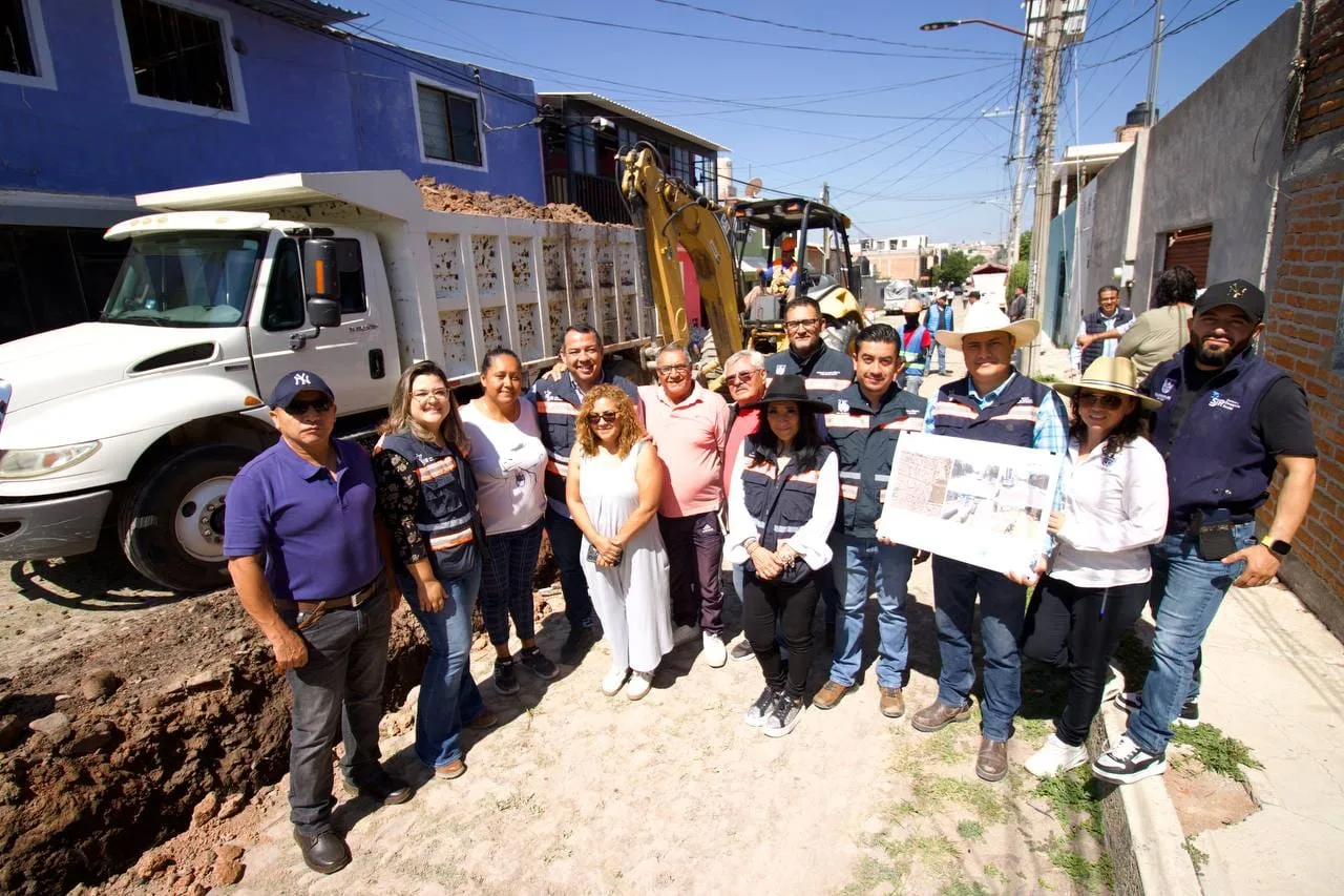 Invierte Gobierno Municipal de SJR más de 4.4 mdp en rehabilitación de calle Aguascalientes.