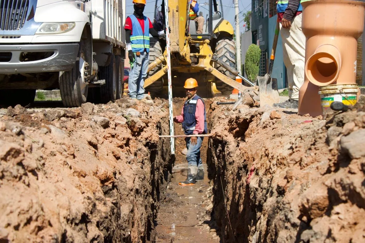 Invierte Gobierno Municipal de SJR más de 4.4 mdp en rehabilitación de calle Aguascalientes.