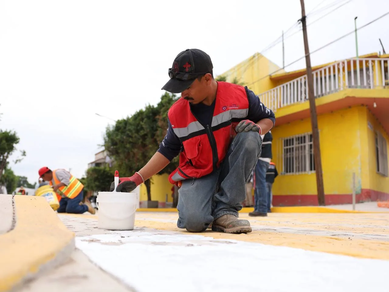 Supervisa Roberto Cabrera rehabilitación de la calle Rafael Ayala en el Centro de SJR donde se invierten 2.3 mdp.