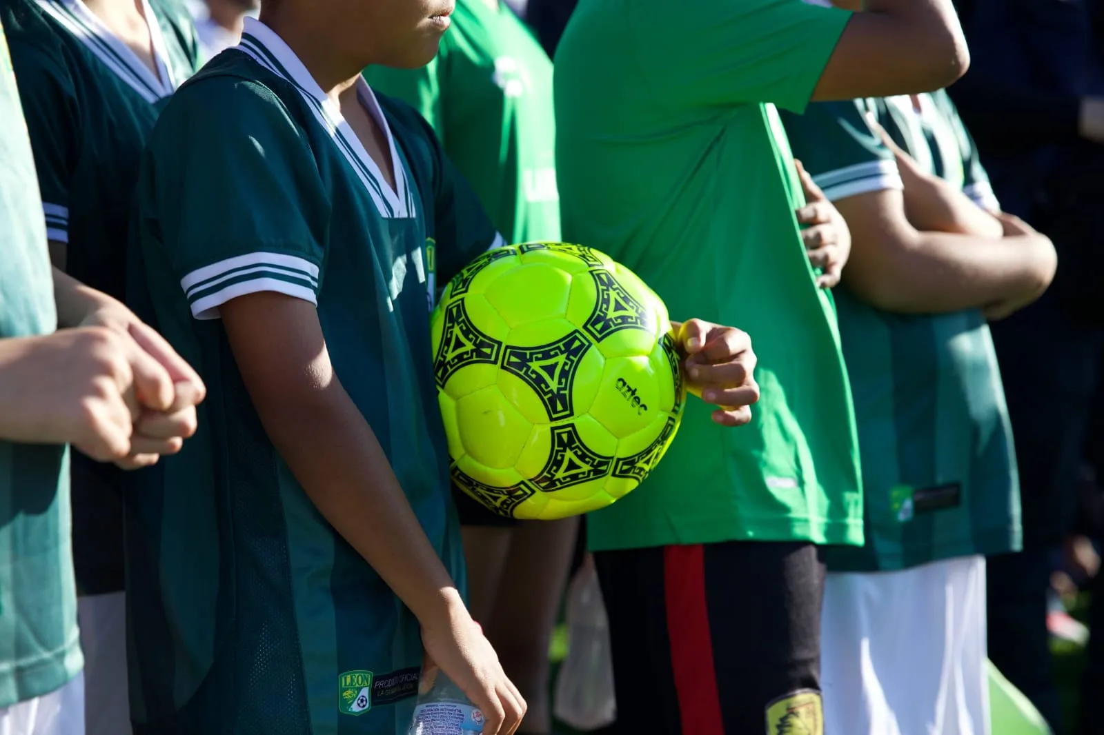 Autoridades municipales, estatales y federales entregan cancha de futbol 5 en Zona Oriente de SJR.