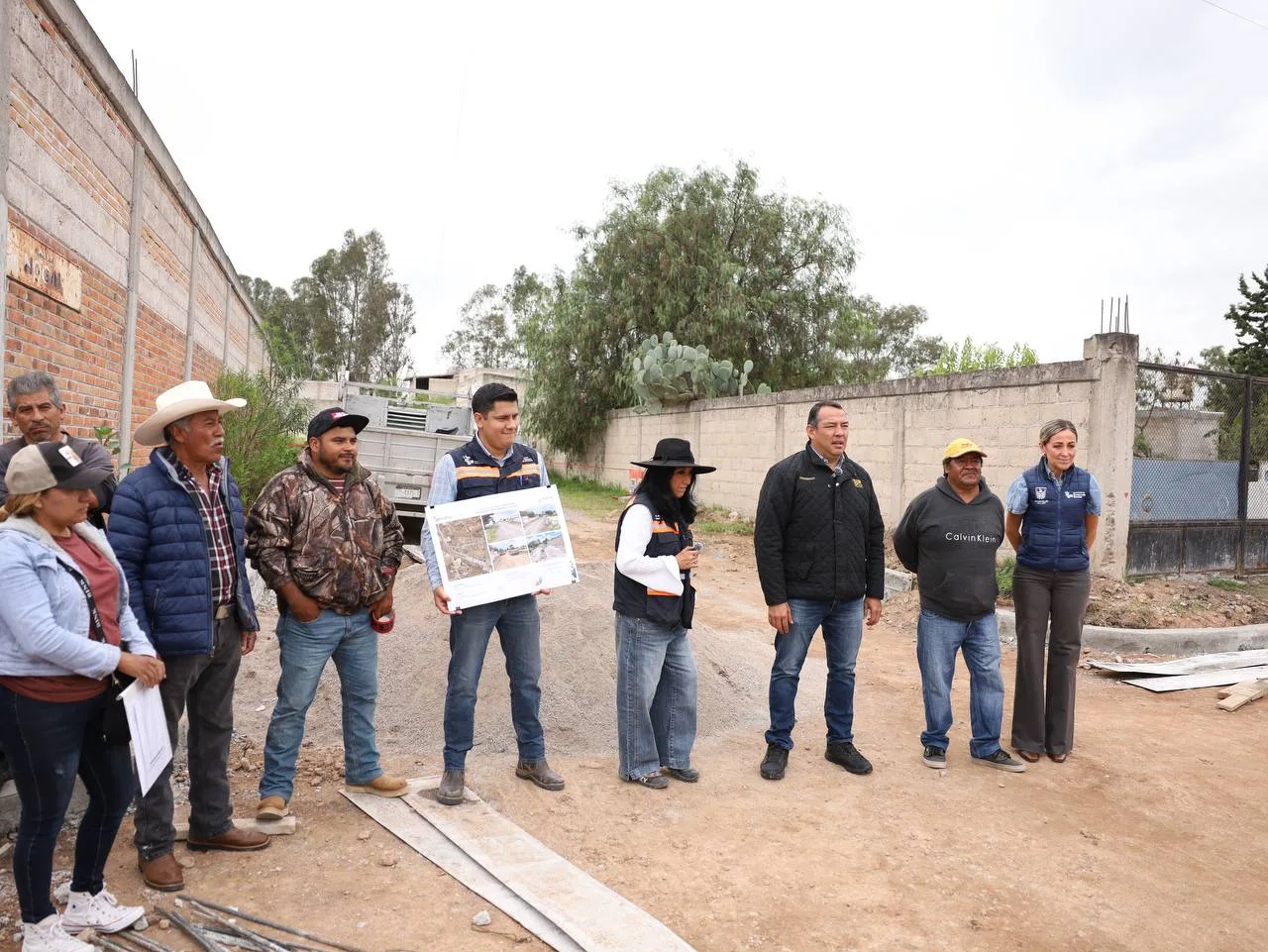 Supervisó Roberto Cabrera construcción de calle en Ampliación Santa Bárbara La Cueva con una inversión de más de 3 mdp.