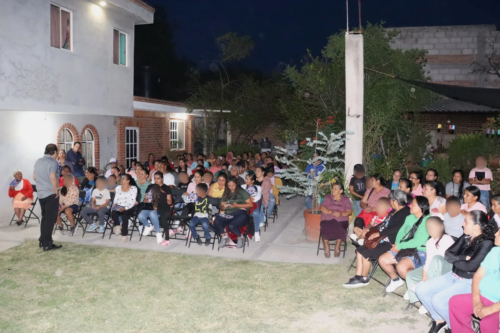 Recorre Memo Vega comunidades con motivo de su Informe de Actividades.