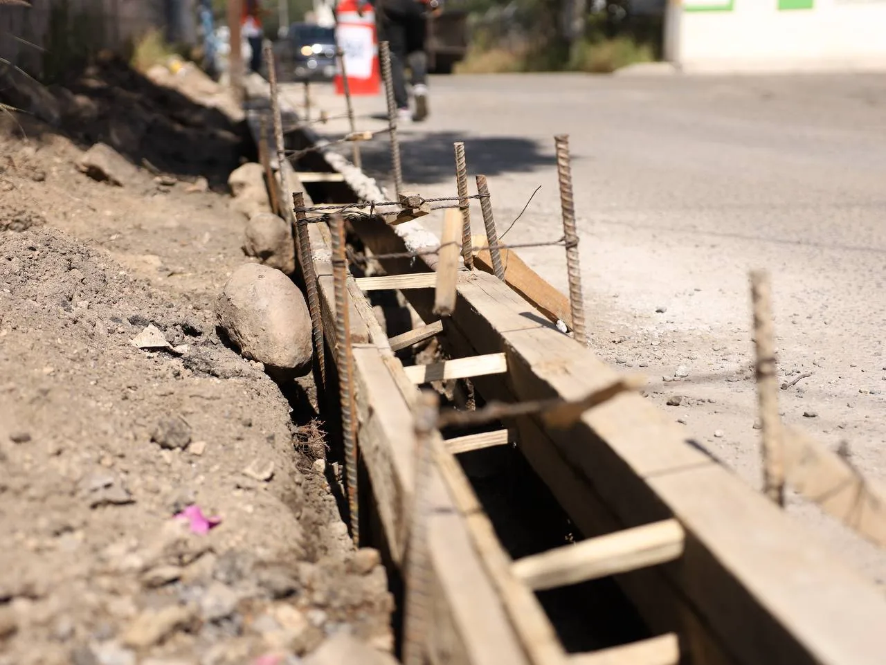 Avazan obras en calles de Santa Cruz Nieto y Solares Banthí; la inversión  es de 8.7 mdp.