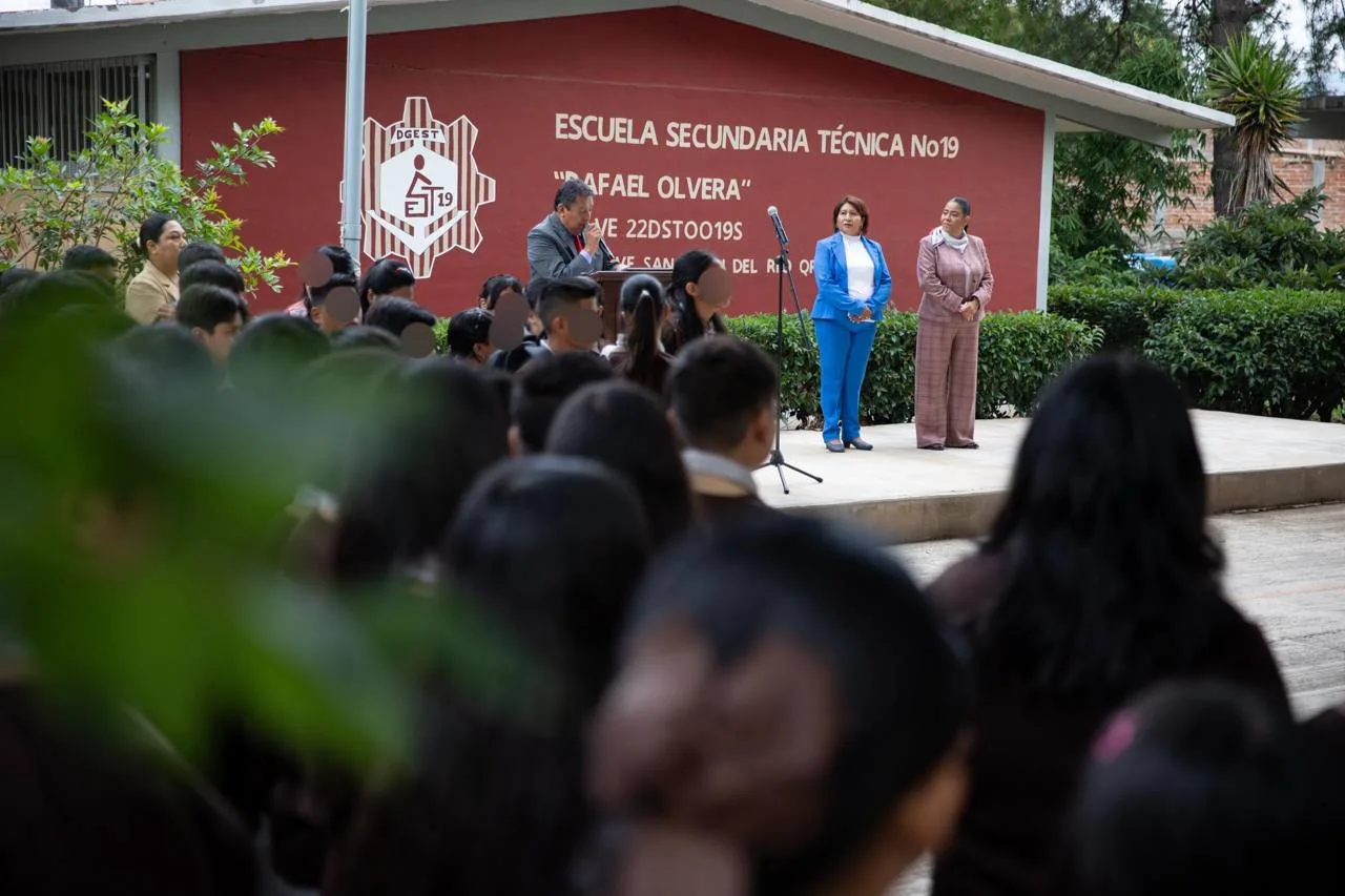 Realizan honores a la Bandera en secundaria de La Llave en el marco del inicio del ciclo escolar 2026-2027