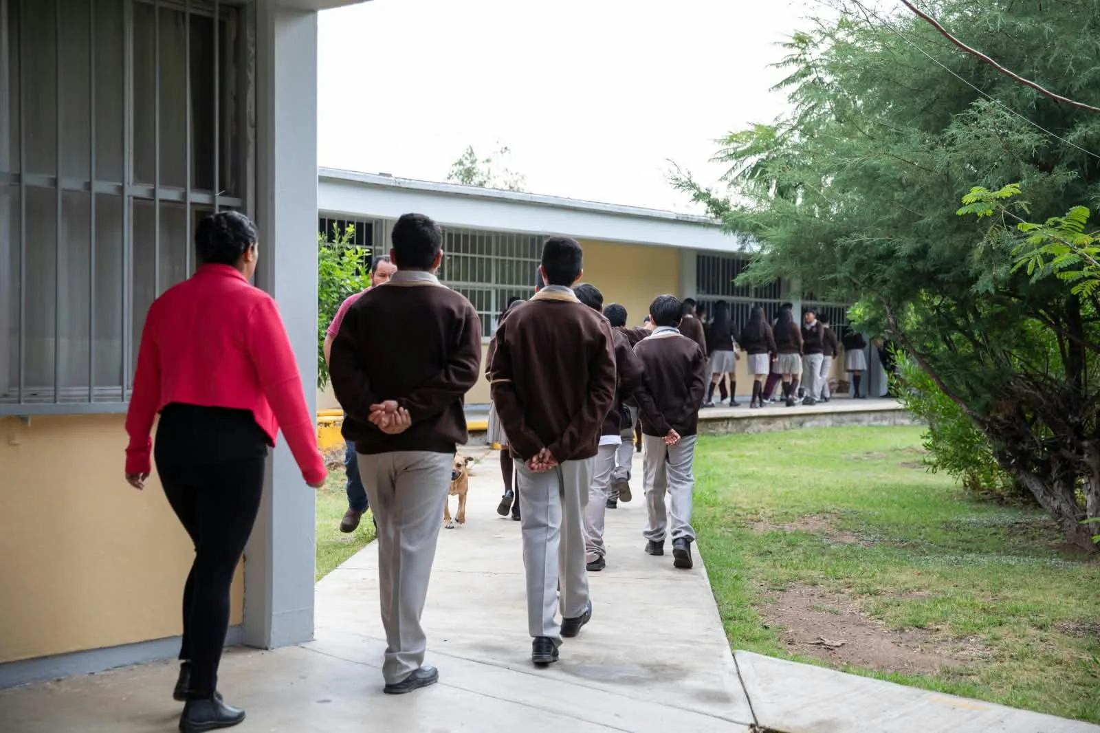 Realizan honores a la Bandera en secundaria de La Llave en el marco del inicio del ciclo escolar 2026-2027