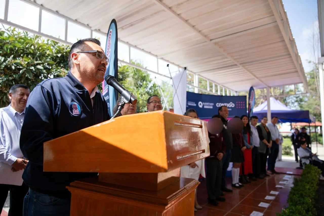 Roberto Cabrera y director general del COBAQ encabezan inicio de semestre y arranque del Bachillerato Incluyente en plantel 10