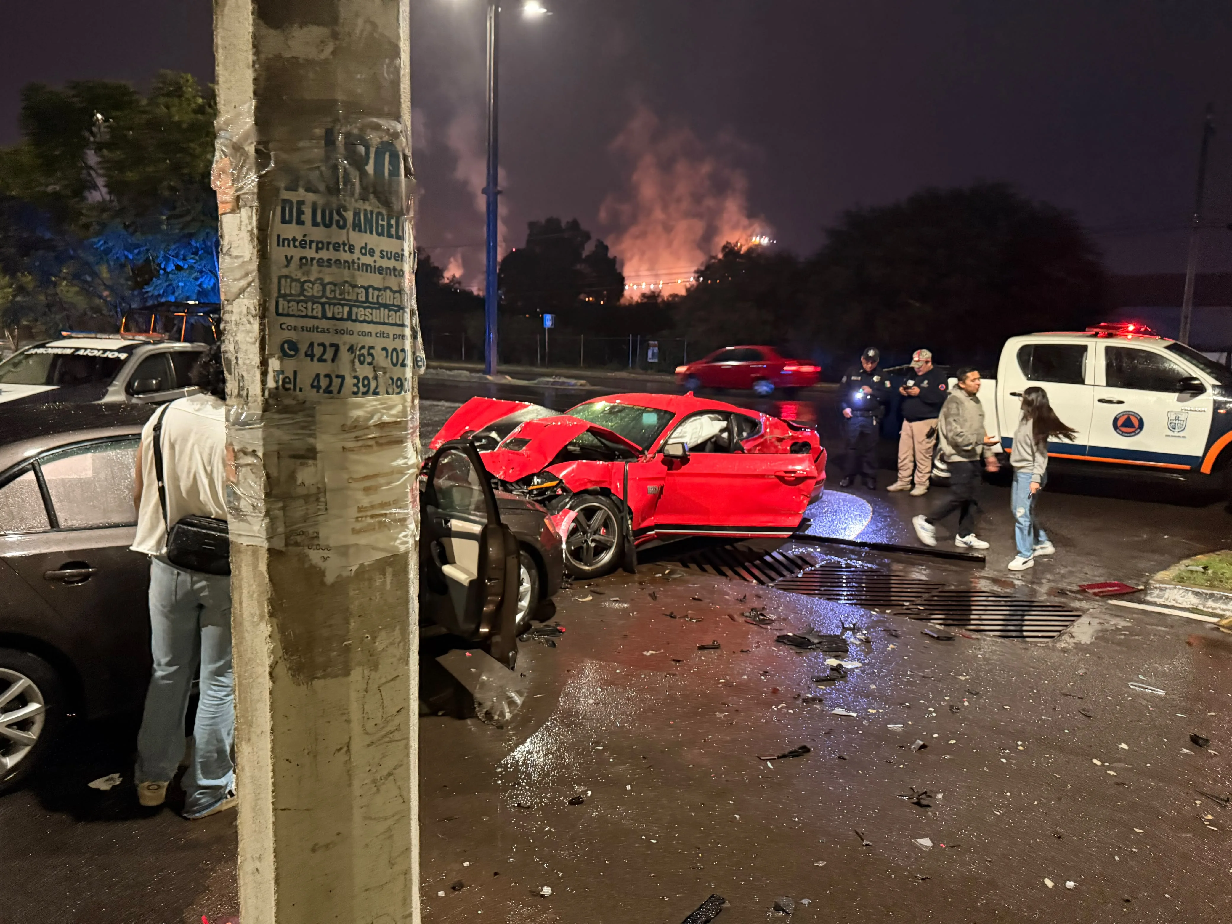 Exceso de velocidad, pavimento mojado y alcohol; habrían propiciado aparatoso accidente en Av Constituyentes.