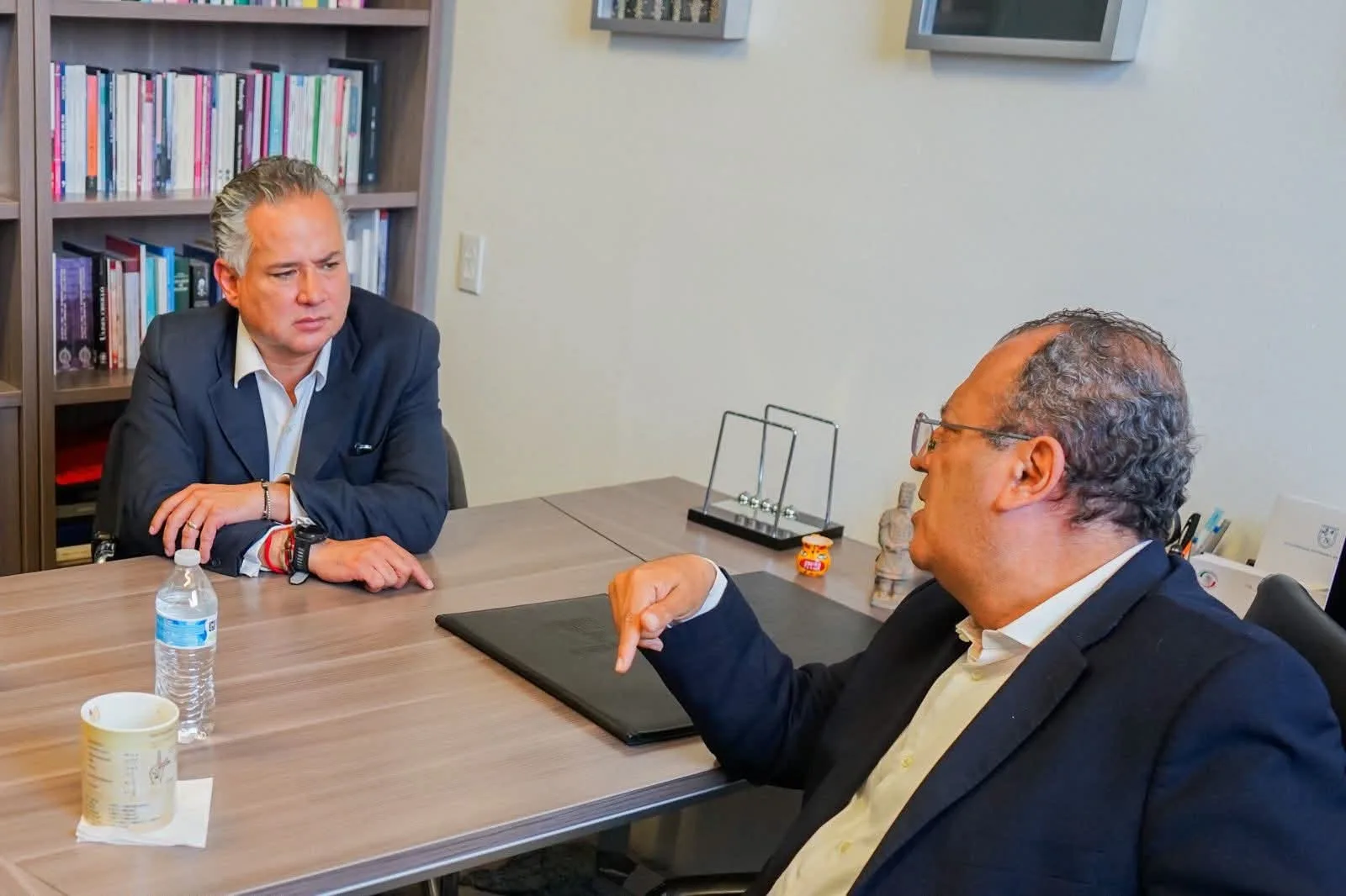 Acuerdos entre Santiago Nieto y Gilberto Herrera; generarán auténtico "trabuco electoral" de Morena en Querétaro rumbo al 2027.