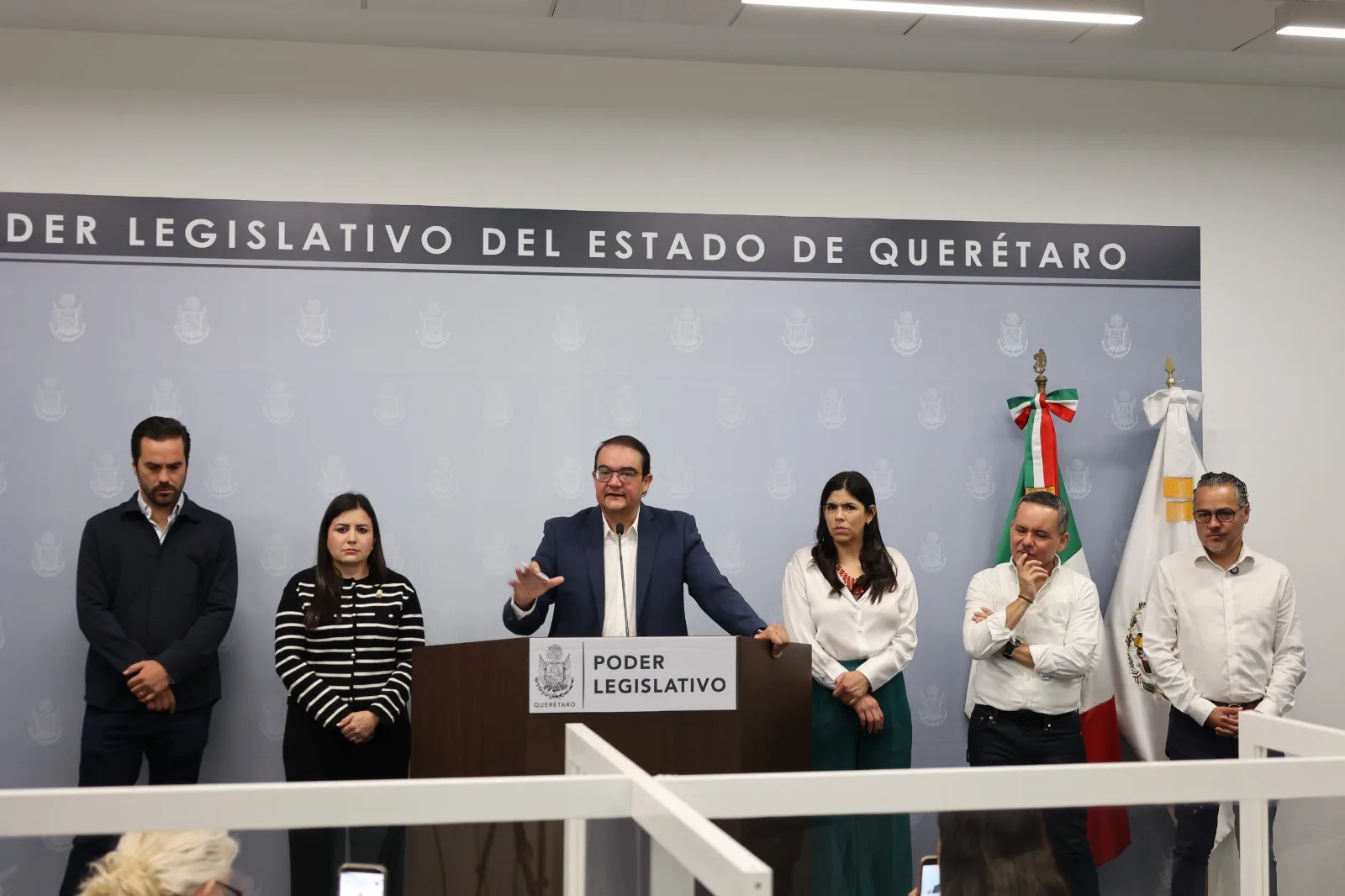 Seguridad, orden y piso parejo para servicios de Uber, Didi y autos de alquiler por App propone diputado Guillermo Vega