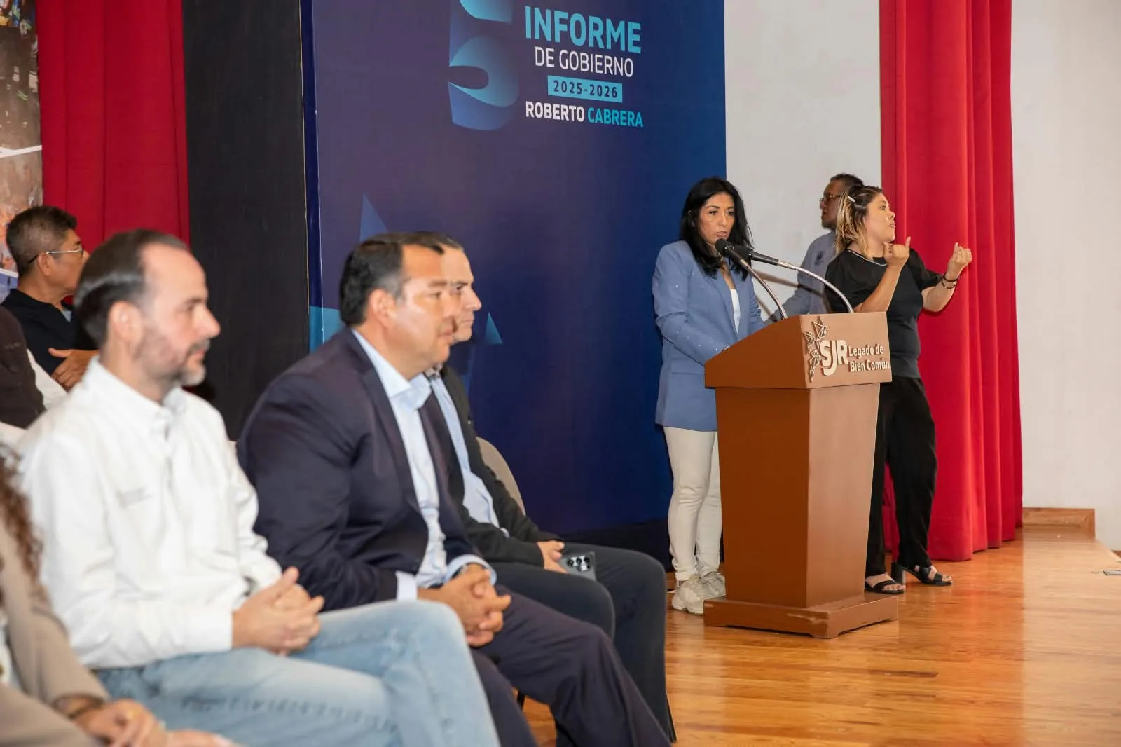 *Roberto Cabrera entrega 260 escrituras a beneficiarios de los programas de regularización municipales*