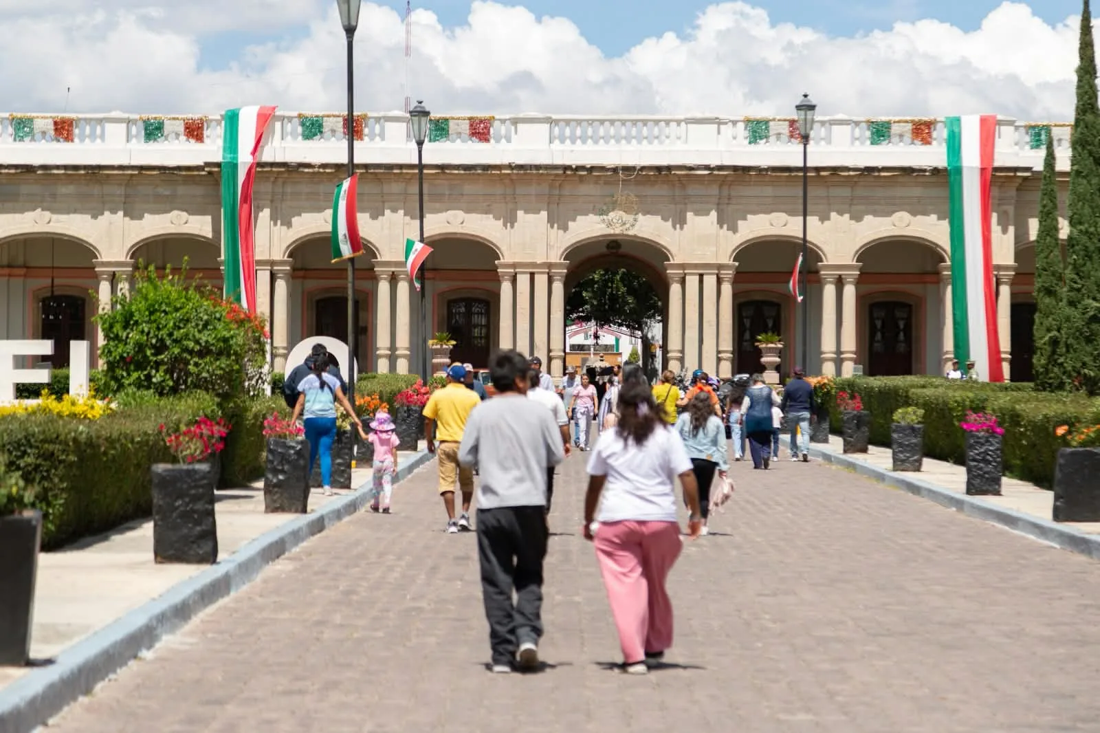 Paseo Dominical con lucha libre reunieron a 4 mil visitantes en la Ex Hacienda La Llave.