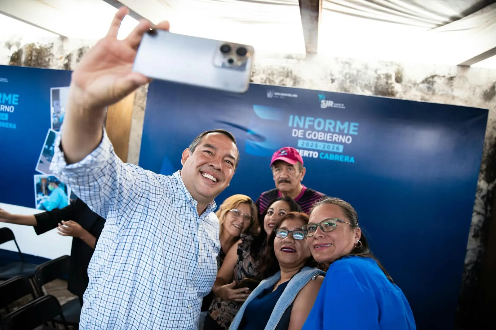 Roberto Cabrera destaca la rehabilitación de más de 6 mil metros de calles en su Quinto Informe de Gobierno.