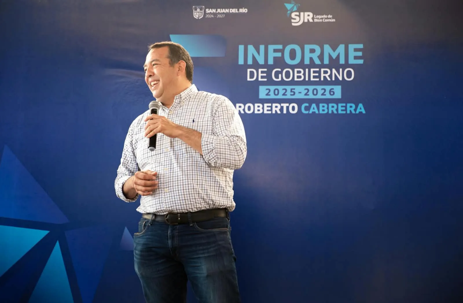 Roberto Cabrera destaca la rehabilitación de más de 6 mil metros de calles en su Quinto Informe de Gobierno.