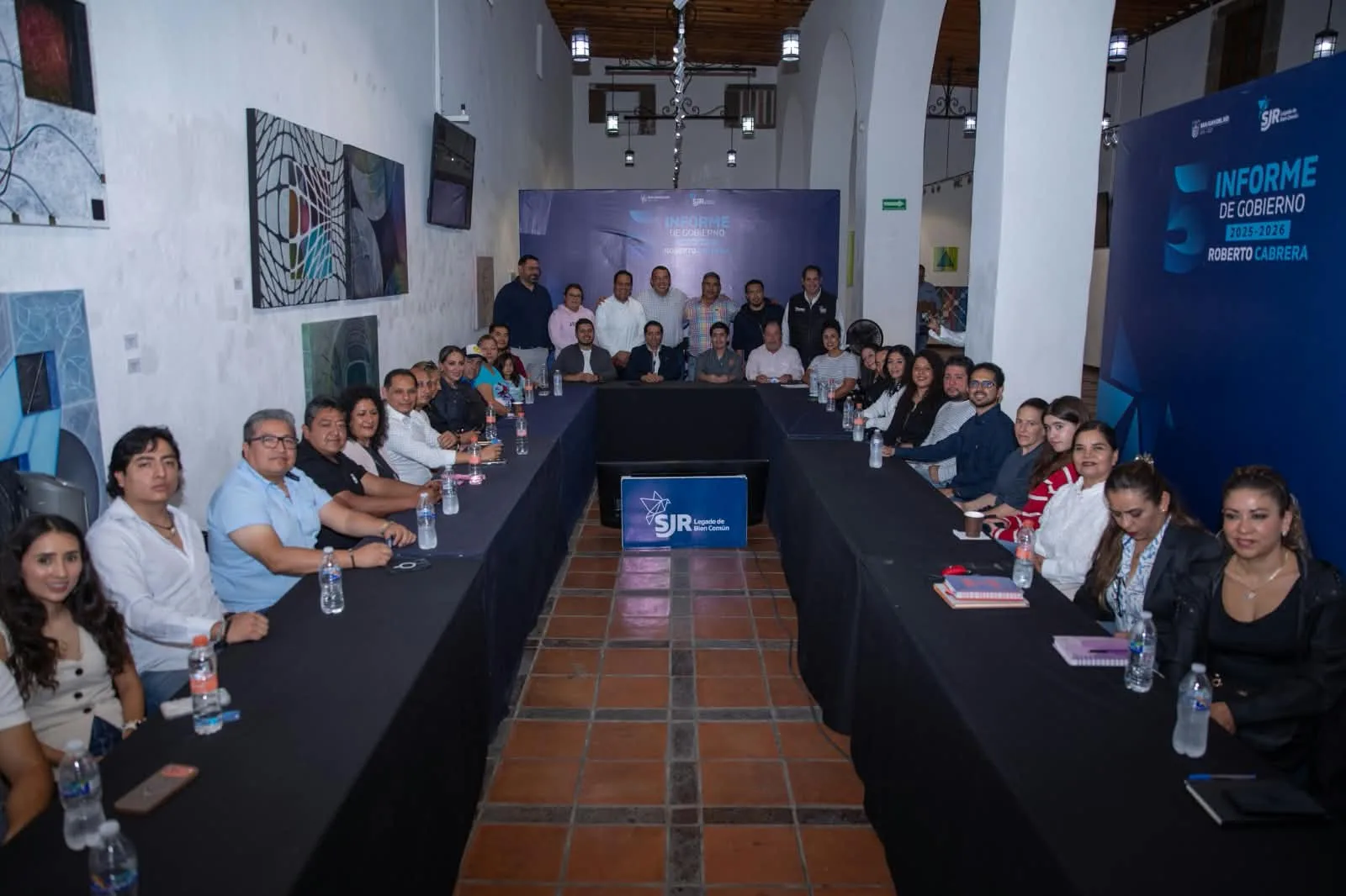 Con motivo de su Quinto Informe de Gobierno Roberto Cabrera se reunió con el sector restaurantero de SJR.