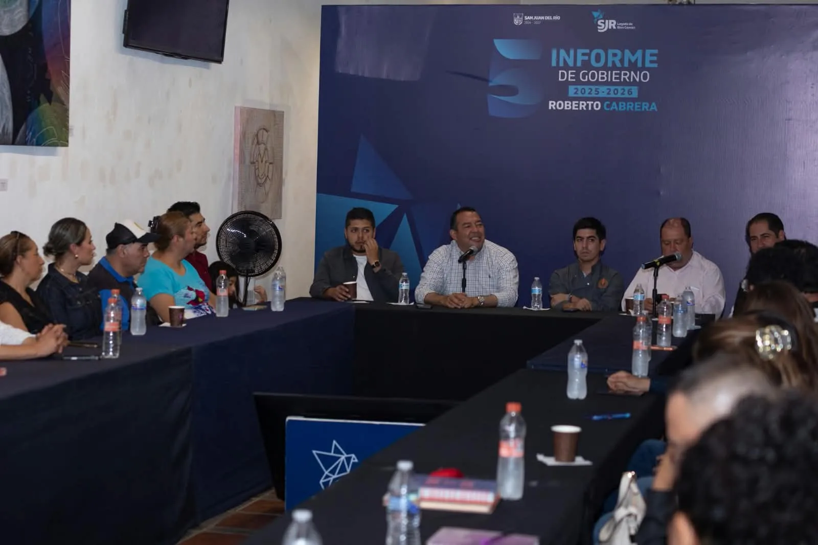 Con motivo de su Quinto Informe de Gobierno Roberto Cabrera se reunió con el sector restaurantero de SJR.