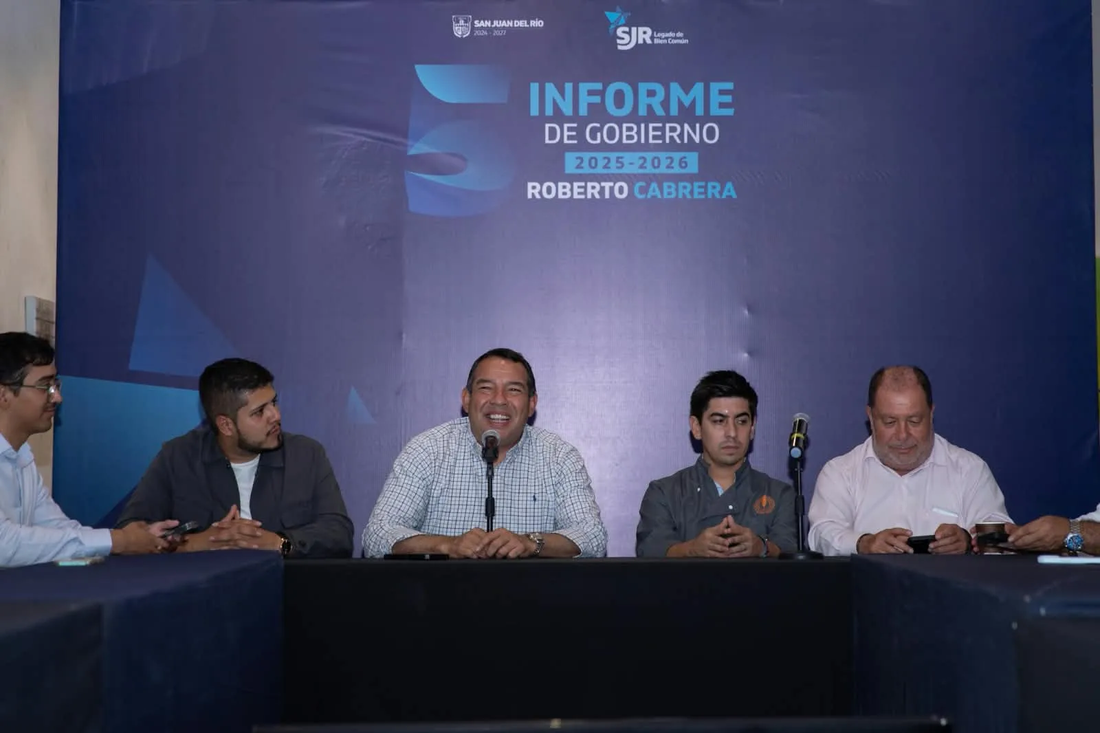 Con motivo de su Quinto Informe de Gobierno Roberto Cabrera se reunió con el sector restaurantero de SJR.