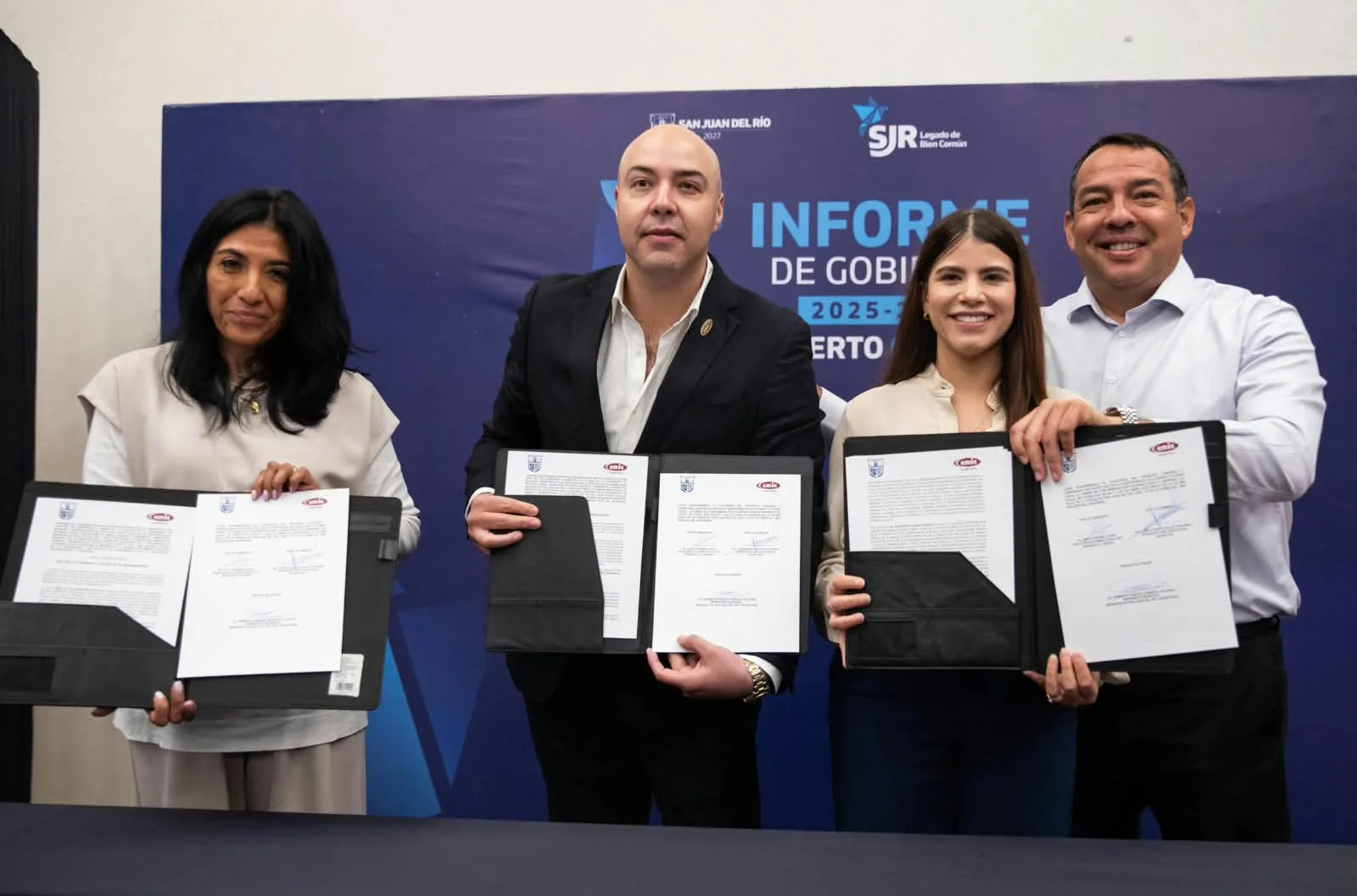 En el marco de su Quinto Informe de Gobierno Roberto Cabrera firma convenio con CMIC Querétaro.