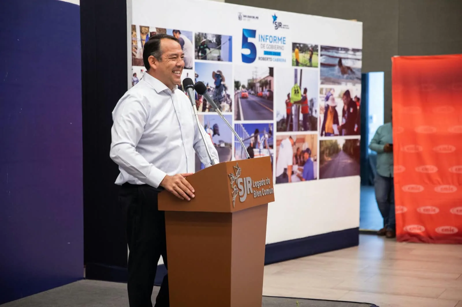 En el marco de su Quinto Informe de Gobierno Roberto Cabrera firma convenio con CMIC Querétaro.