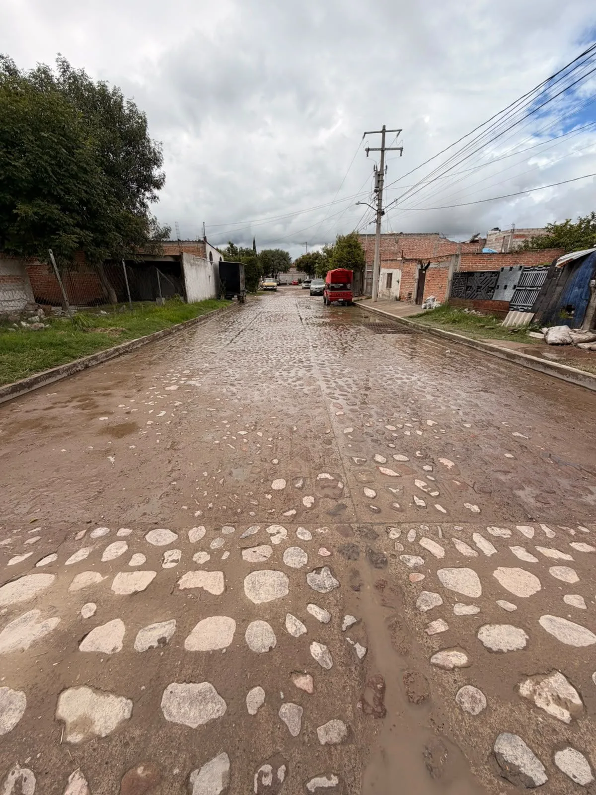 JAPAM envía pipas de desazolve a Pueblo Quieto para apoyar a sus habitantes.