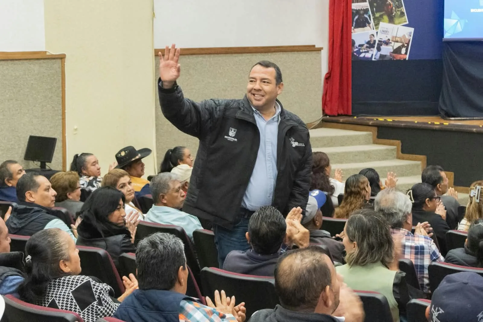 Roberto Cabrera destaca la inversión de cerca de 40 mdp en equipo para la seguridad, en SJR.