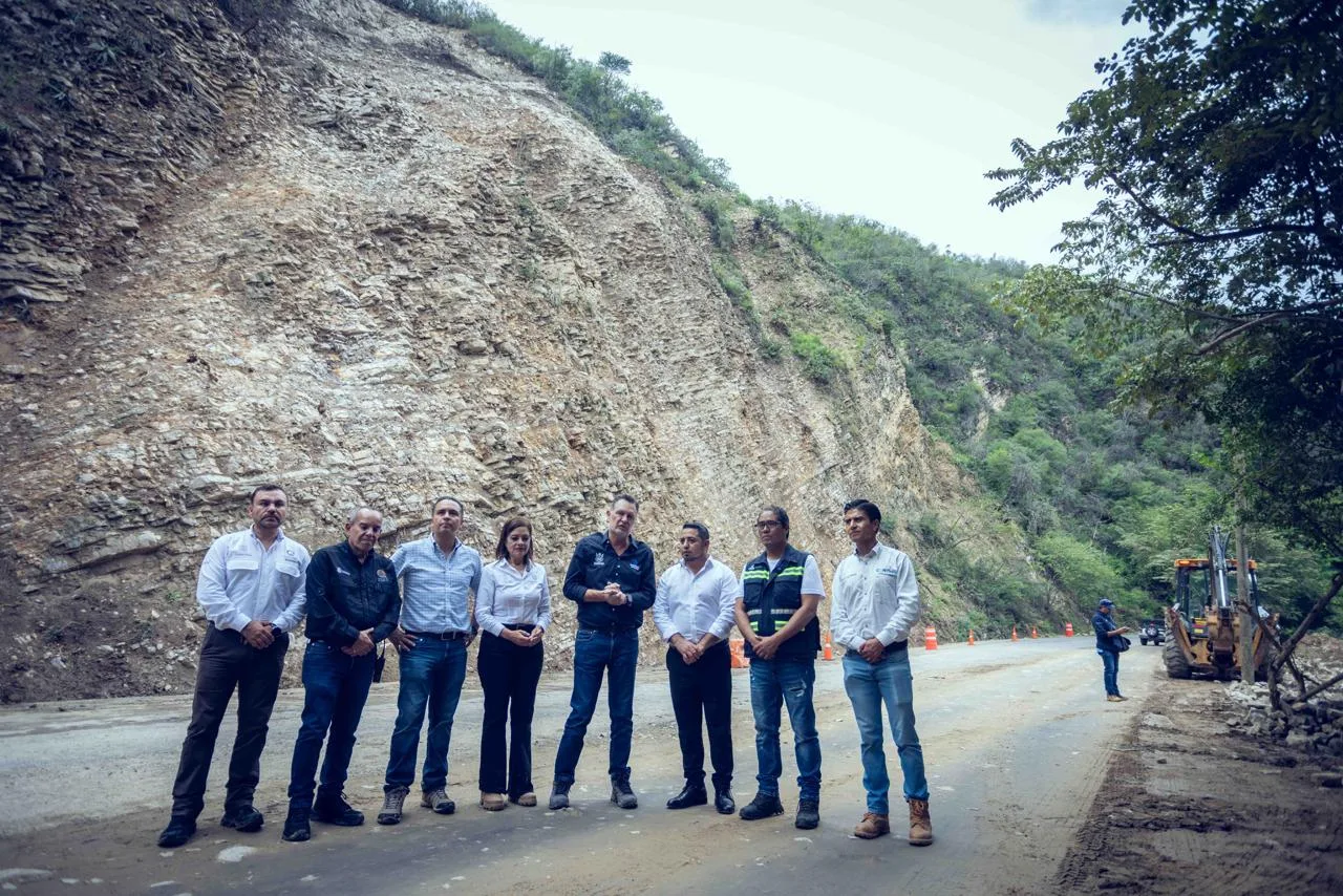 Mientras tanto Kuri se va a la Sierra;  garantizó  movilidad de habitantes de Jalpan, con inversión superior a los 4 MDP.