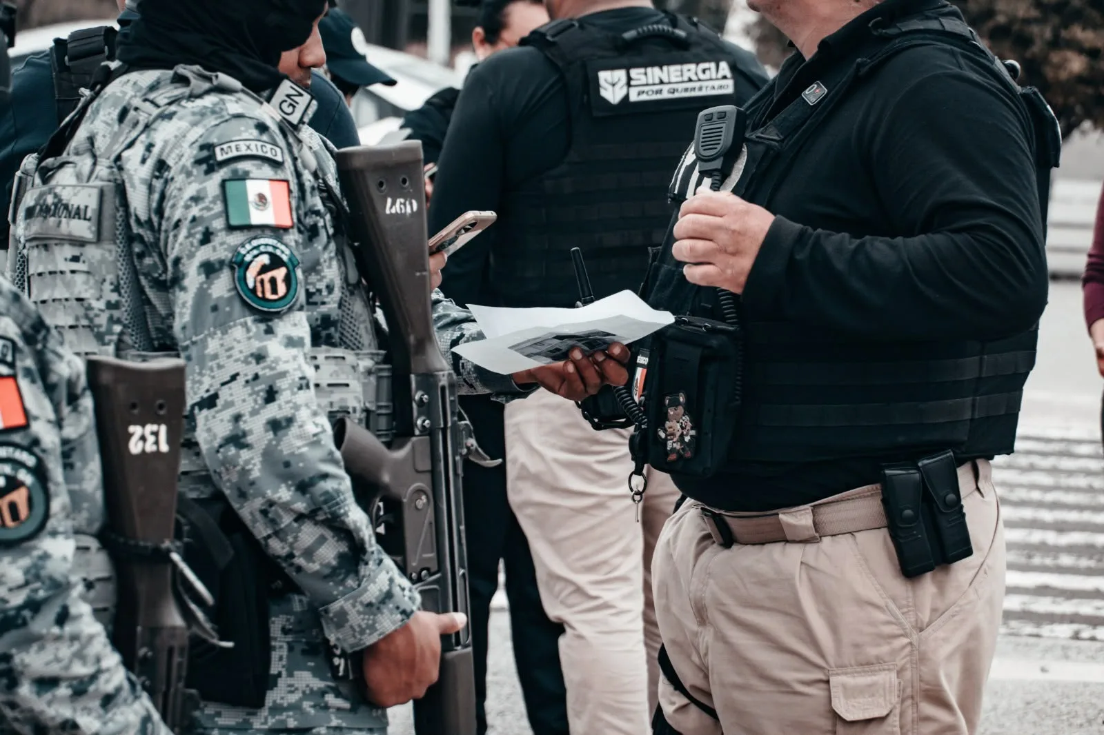 Cateos en cuatro municipios  de Querétaro dejan 6 personas detenidas; hay aseguramiento de narcótico y arma de fuego.